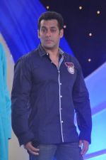 Salman Khan at IBN 7 Super Idols in Taj Land_s End on 20th March 2012 (87).JPG